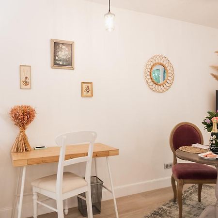The French Boudoir Apartment Еперне Екстериор снимка