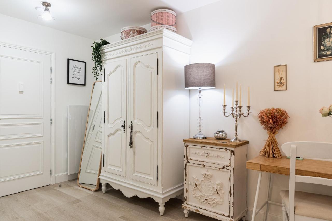 The French Boudoir Apartment Еперне Екстериор снимка